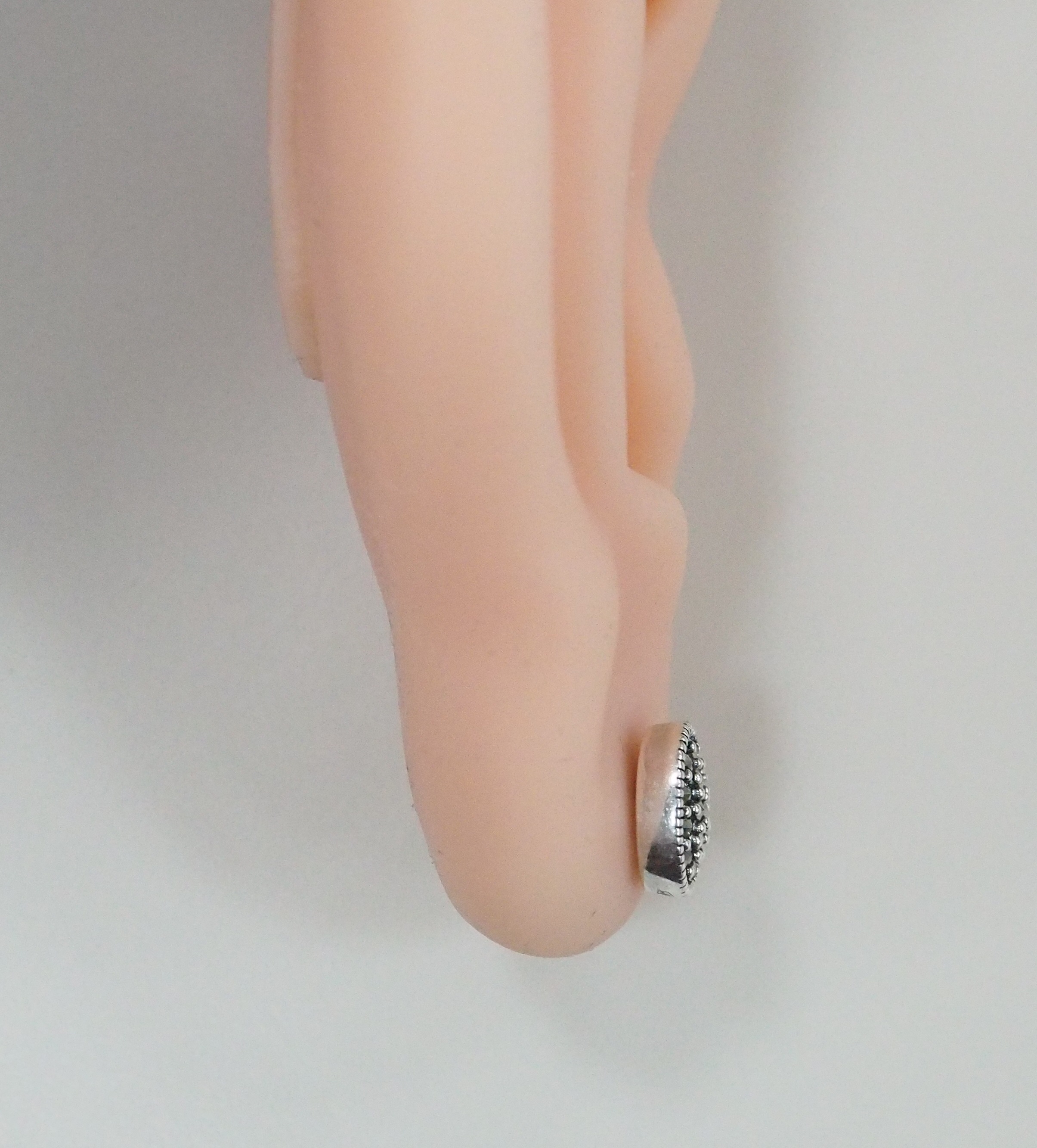 Серебряные серьги-пусеты с марказитами